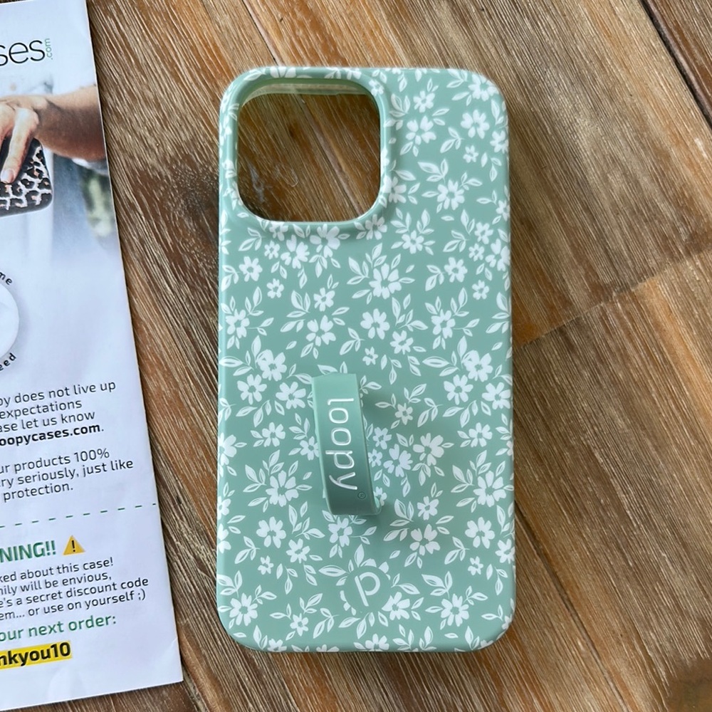 Loopy Case Green Smartphone Case with Nature-Inspired Design